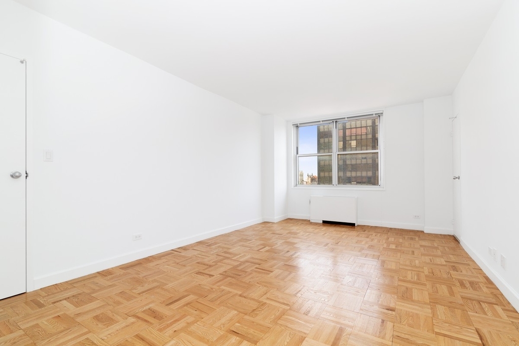 East 39th Street - Photo 5