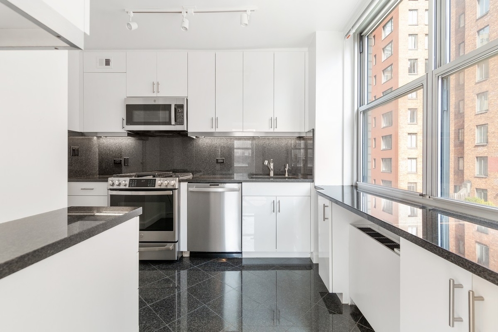 East 39th Street - Photo 2