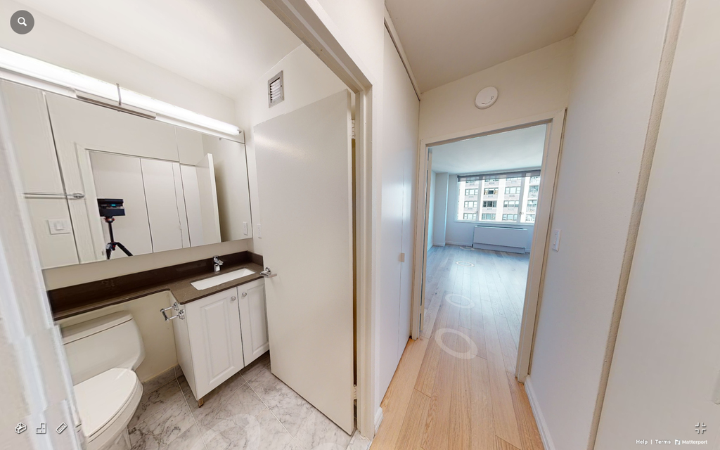 401 East 80th Street - Photo 4