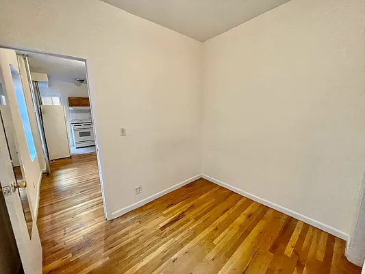 522 East 11th Street - Photo 6