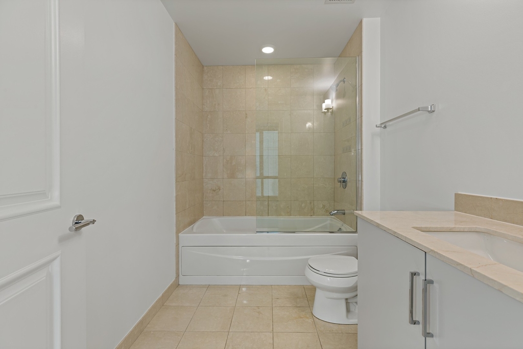 2 W Delaware Place - Photo 15