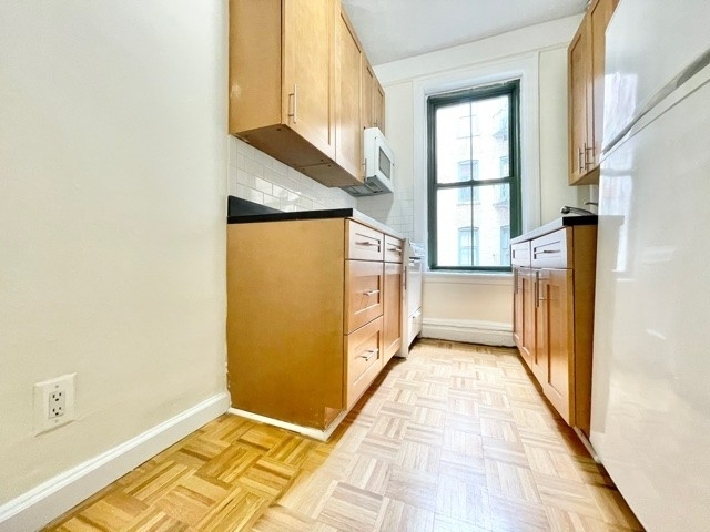 East 78th Street - Photo 3