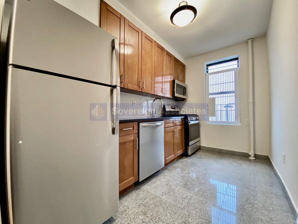 282 Cabrini Boulevard - Photo 2