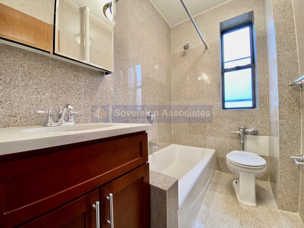 282 Cabrini Boulevard - Photo 9