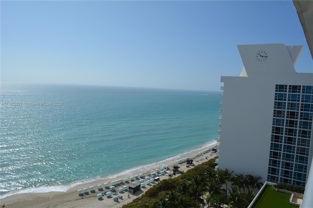 6899 Collins Ave - Photo 30