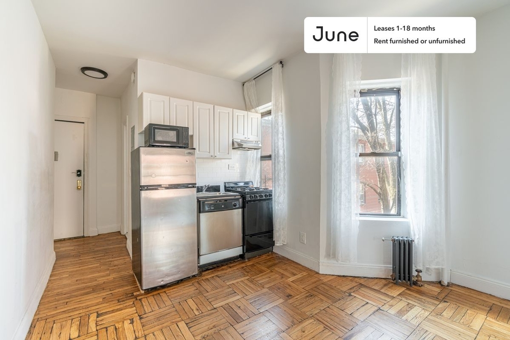 715 East 5th Street - Photo 1