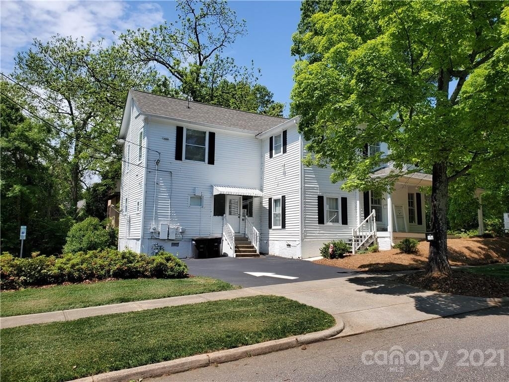 328 E Broad Street - Photo 2