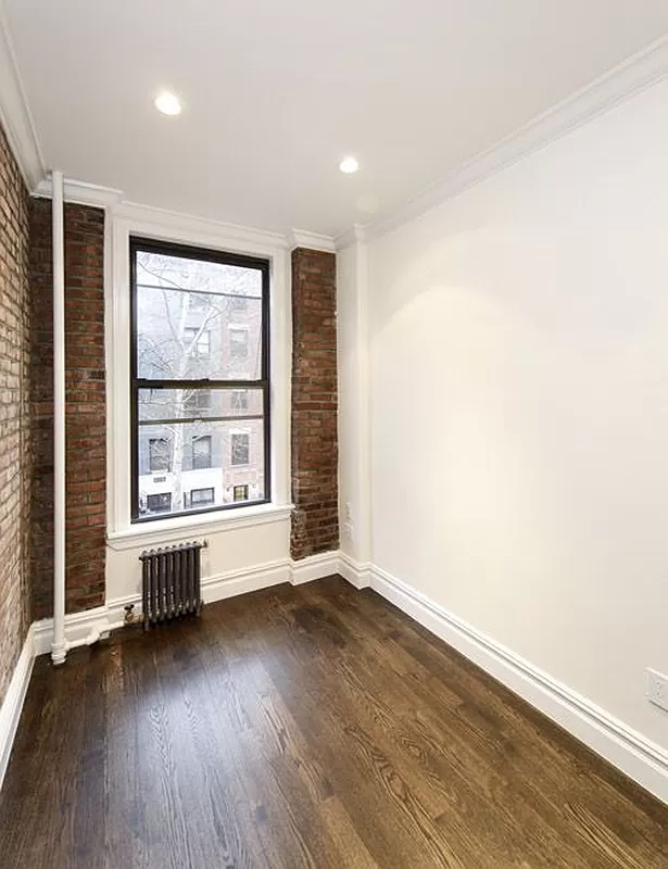 222 East 12th Street - Photo 1