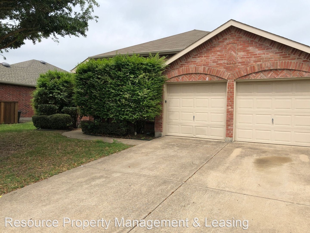 308 Chinaberry Trail - Photo 2