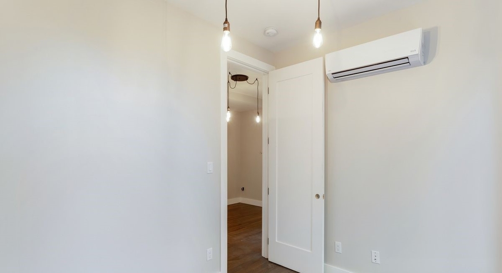 358 Irving Avenue - Photo 8