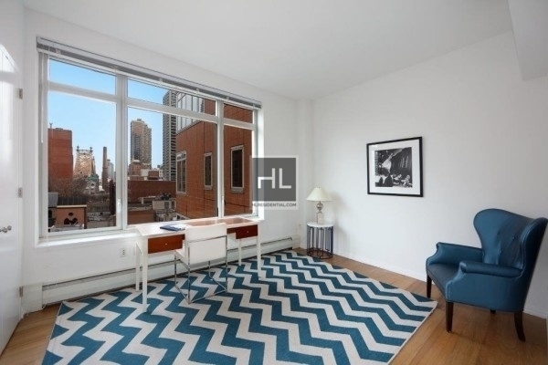 East 59 Street - Photo 3