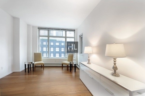 East 59 Street - Photo 1