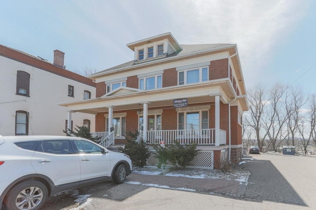 415 Division Street - Photo 1