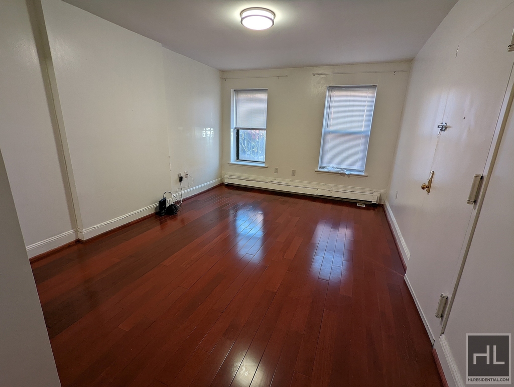 412 Halsey Street - Photo 1