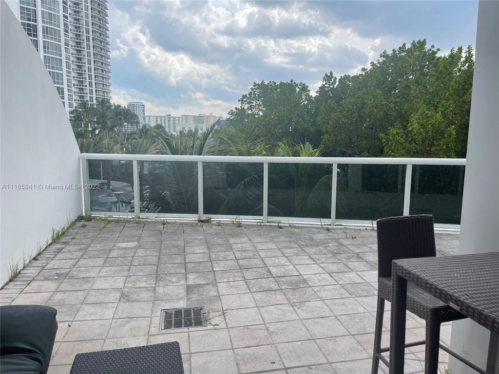 18201 Collins Ave - Photo 23