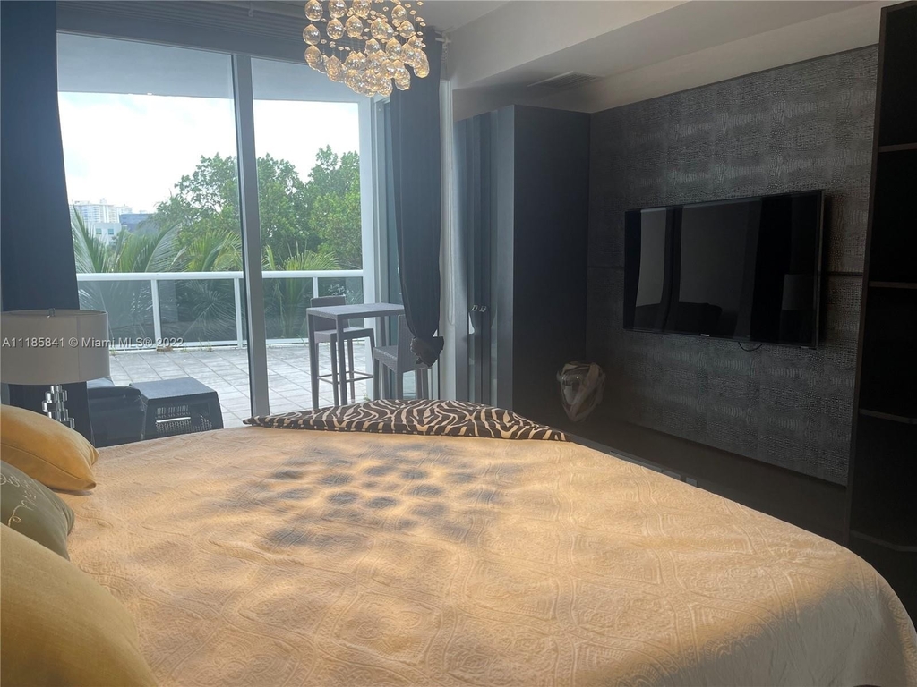 18201 Collins Ave - Photo 8