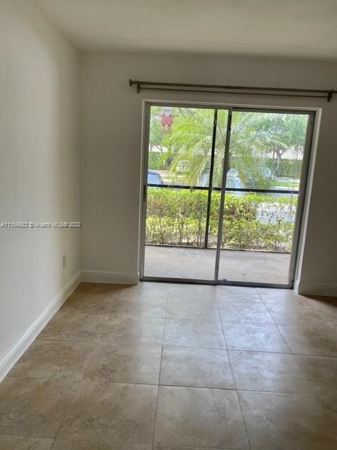 1245 Sw 46th Ave - Photo 3