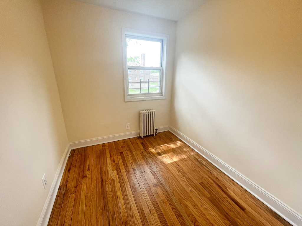 64-40 224th St Oakland Gardens, Ny 11364 - Photo 6