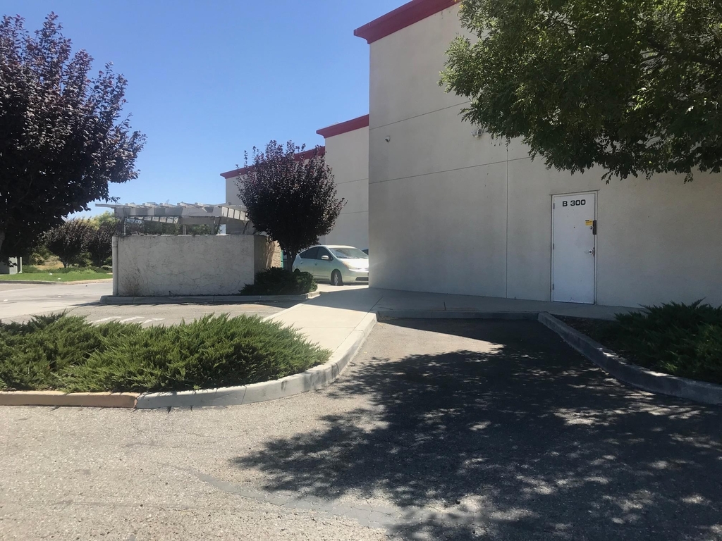 1001 W Tehachapi Boulevard - Photo 20