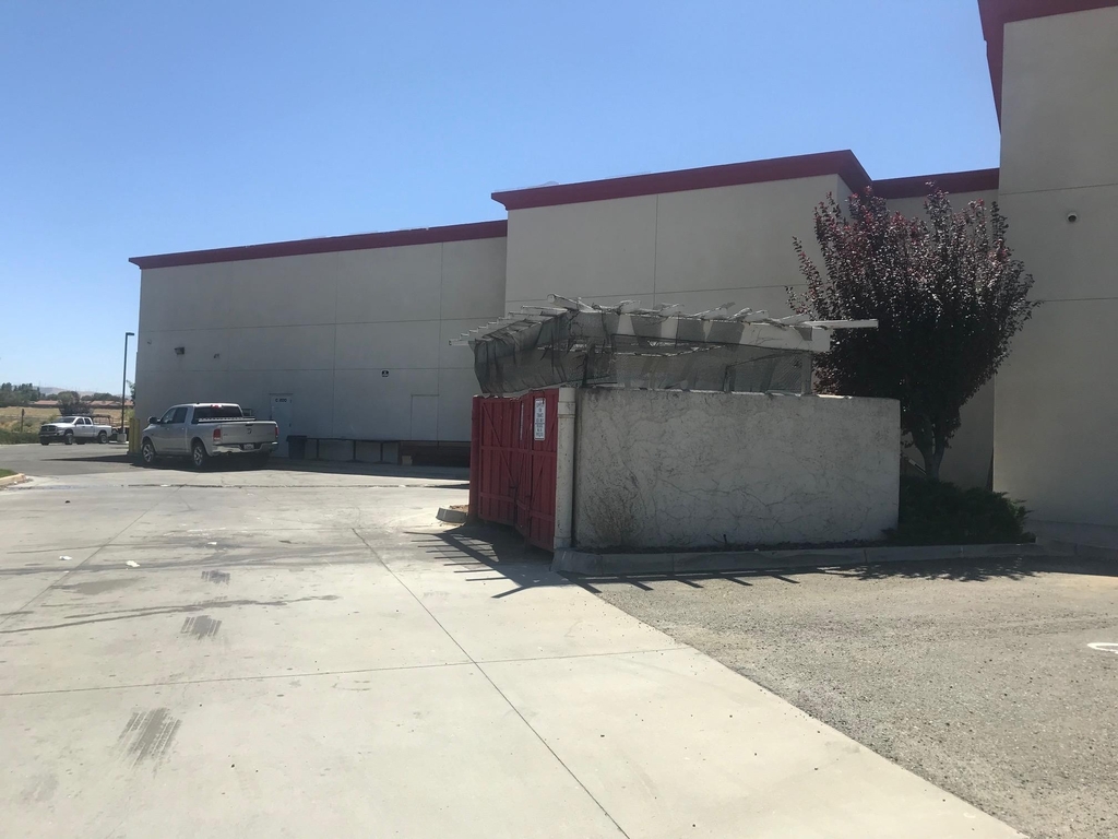 1001 W Tehachapi Boulevard - Photo 21