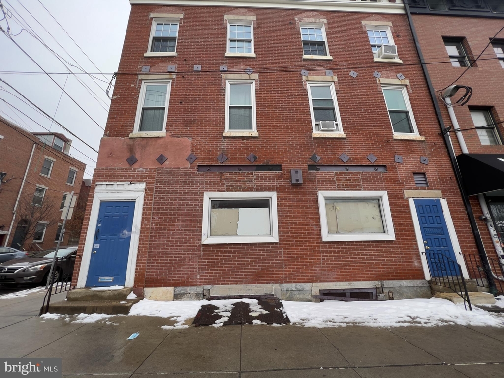 262 E Girard Avenue - Photo 1