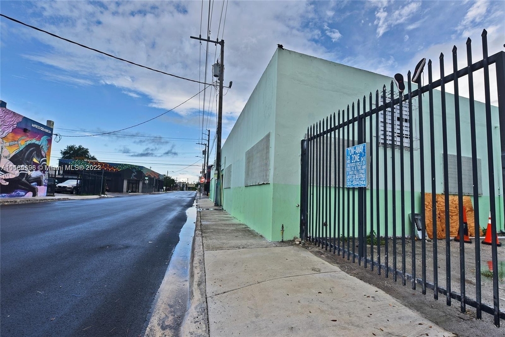 2101 Nw 1st Ave - Photo 9