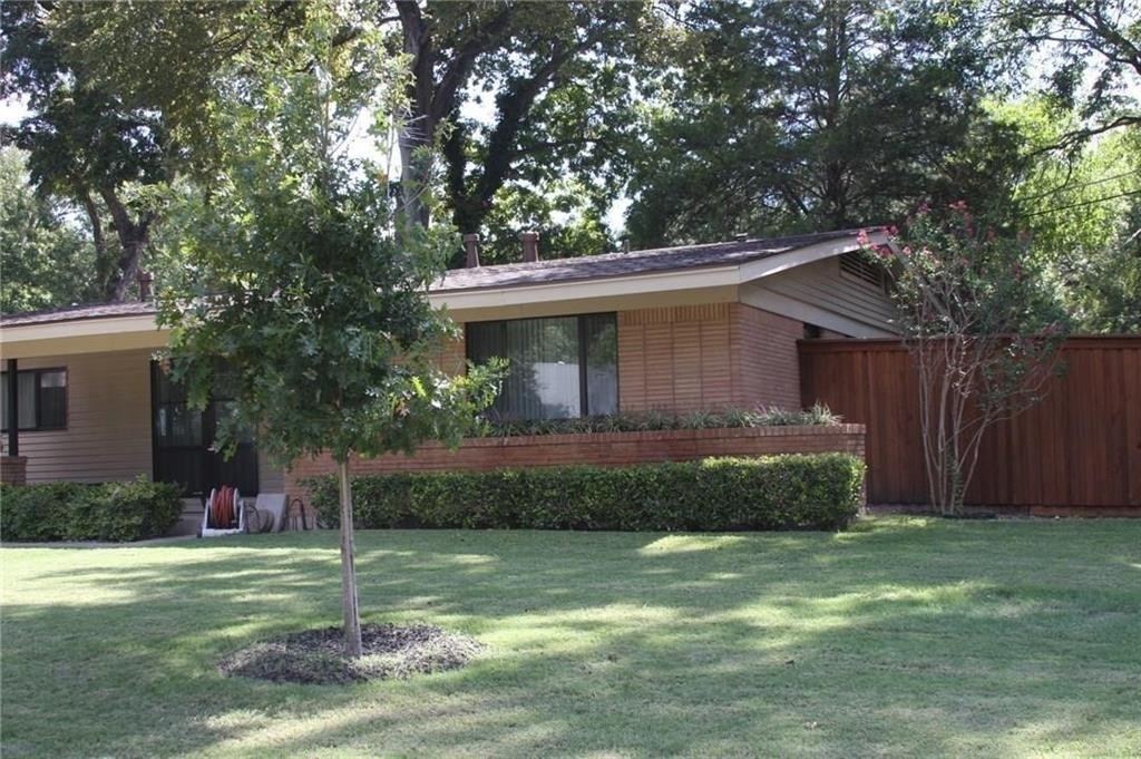 10504 Lake Gardens Drive - Photo 1