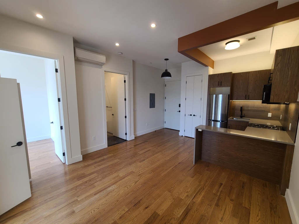 109 Bruckner Boulevard - Photo 2