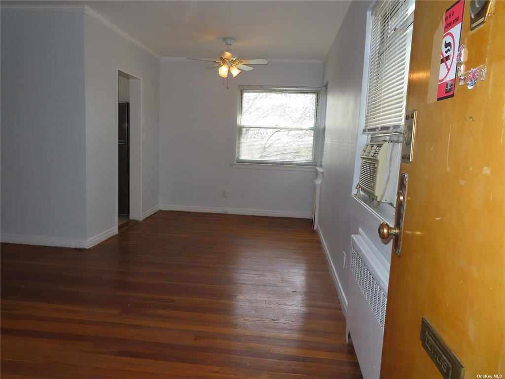 196-47 Dunton Avenue - Photo 3