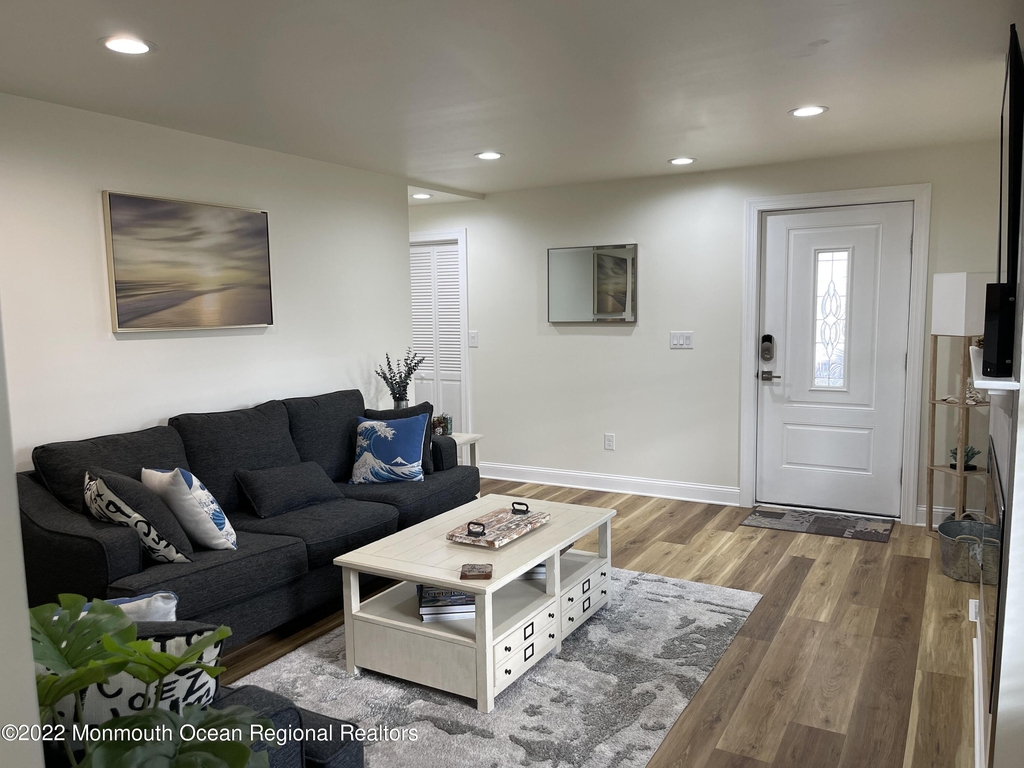 307 7th Avenue - Photo 3