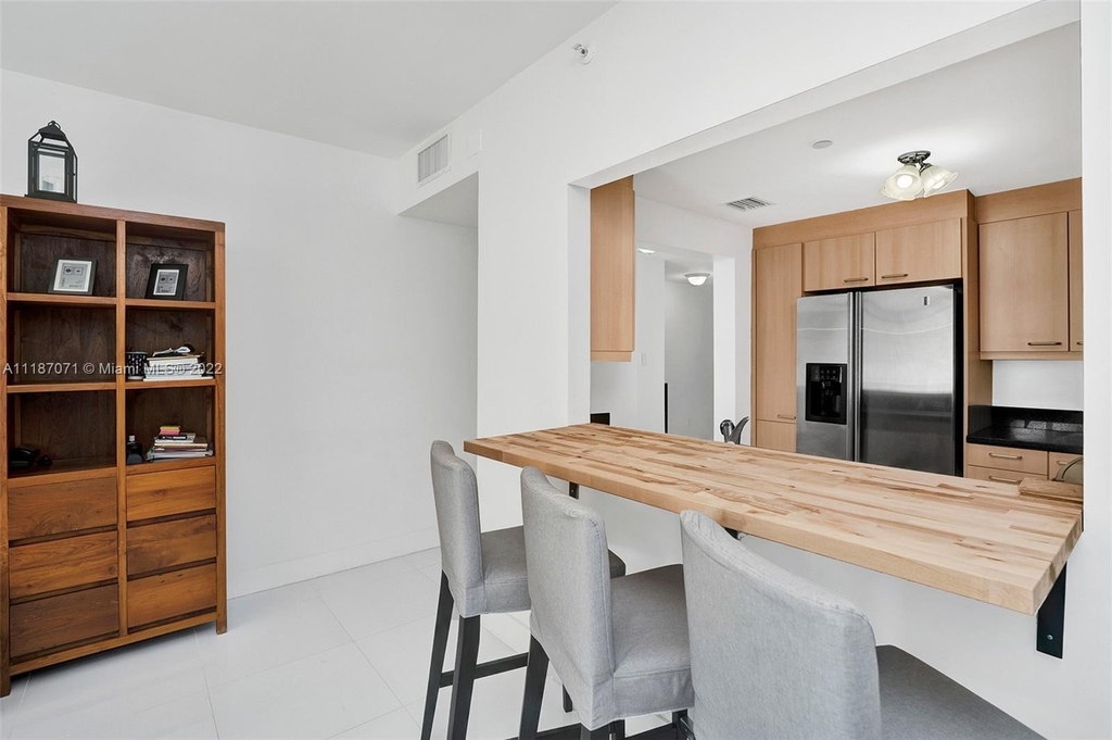 225 Collins Ave - Photo 14