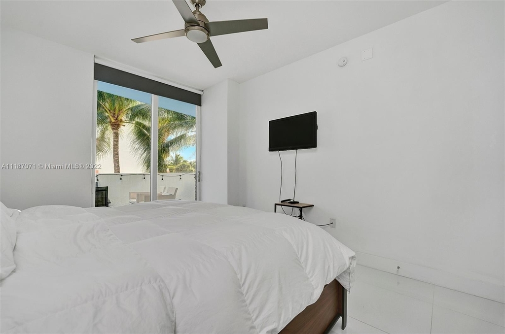 225 Collins Ave - Photo 8