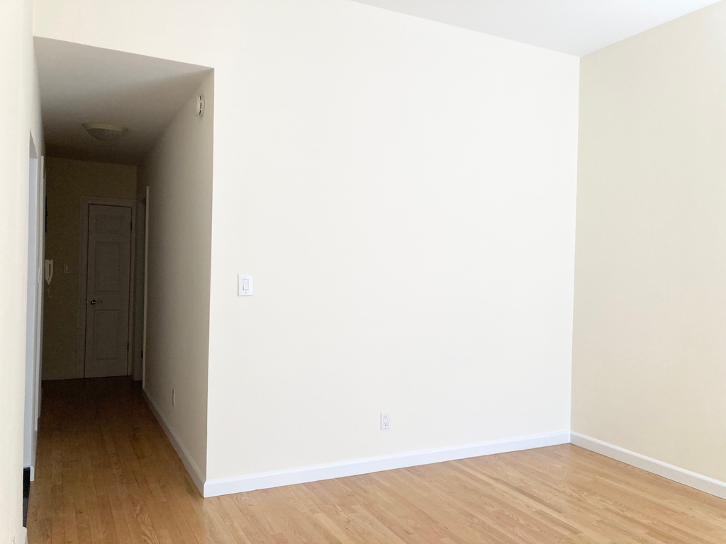 East 91st St, New York City - Photo 2