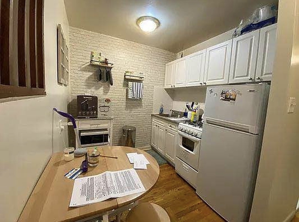 329 East 63rd Street - Photo 2