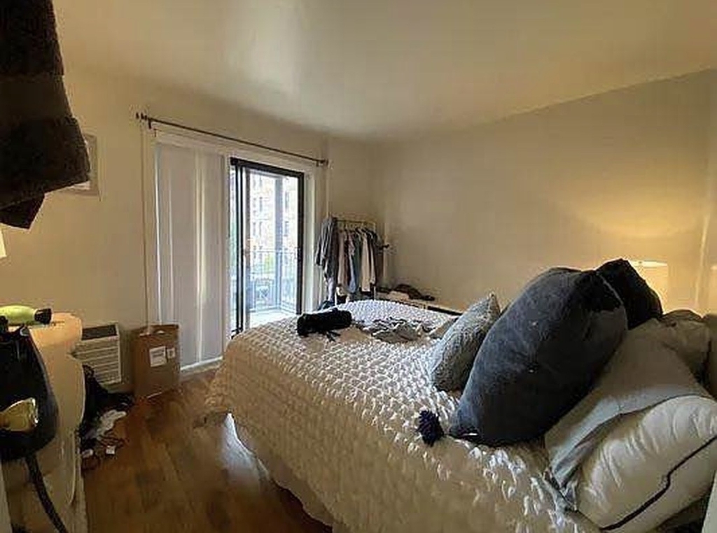 329 East 63rd Street - Photo 4