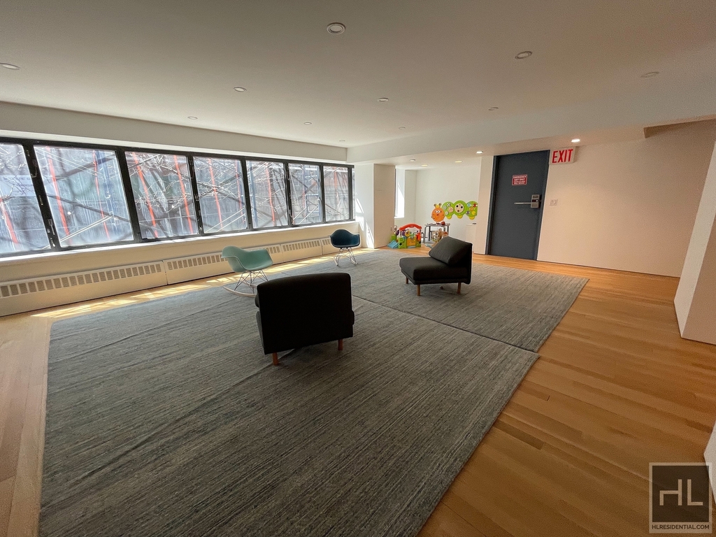 530 East 76 Street - Photo 32