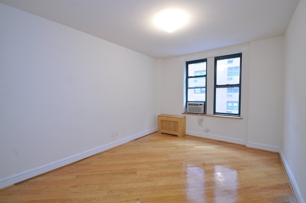 Copy of 226 East 70th Street, Unit 4e - Photo 4