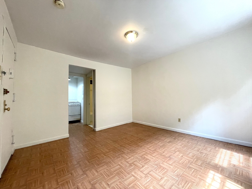 326 West 55th Street - Photo 2