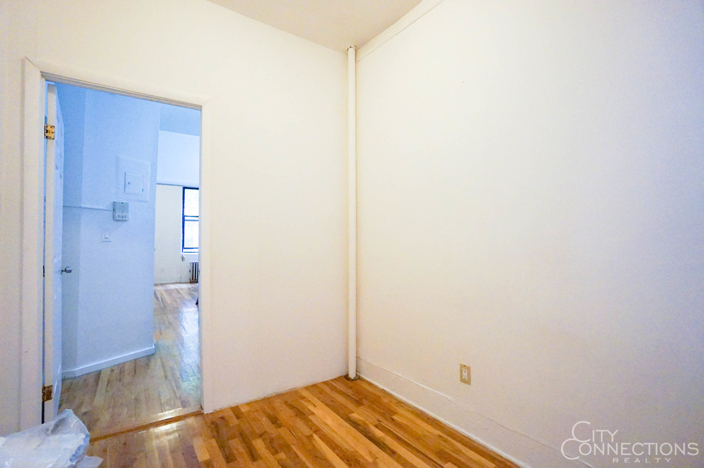 326 East 13th Street - Photo 5