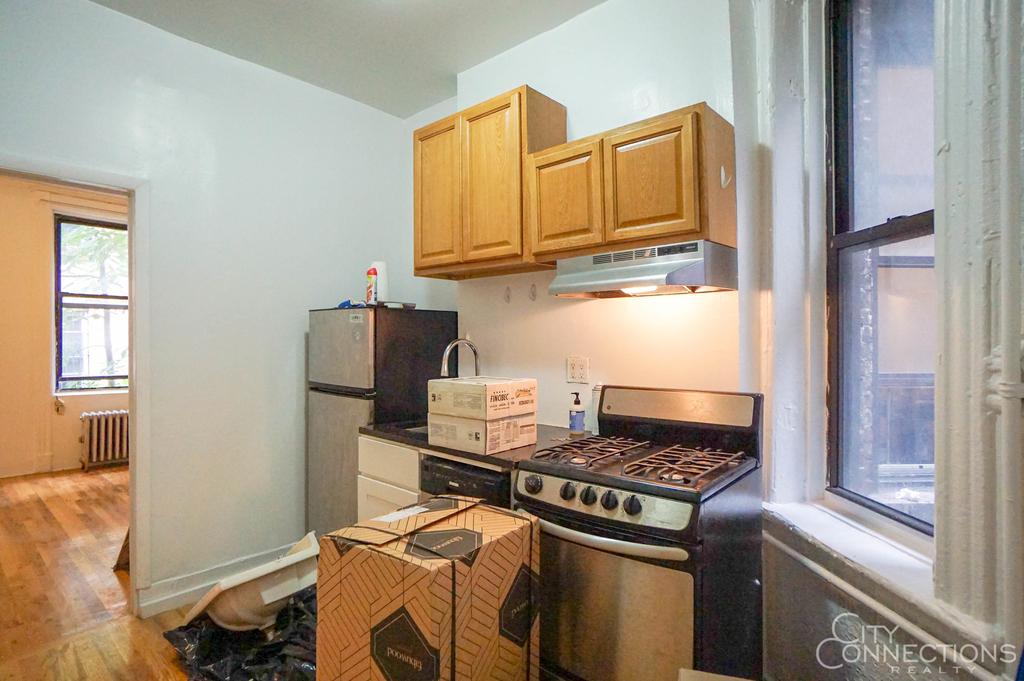 326 East 13th Street - Photo 2