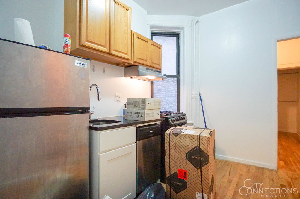 326 East 13th Street - Photo 3