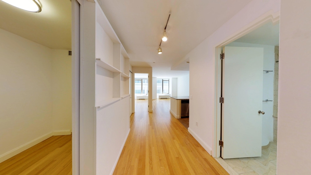 10 Hanover Square - Photo 17