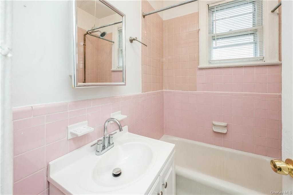 163 Webster Avenue - Photo 6