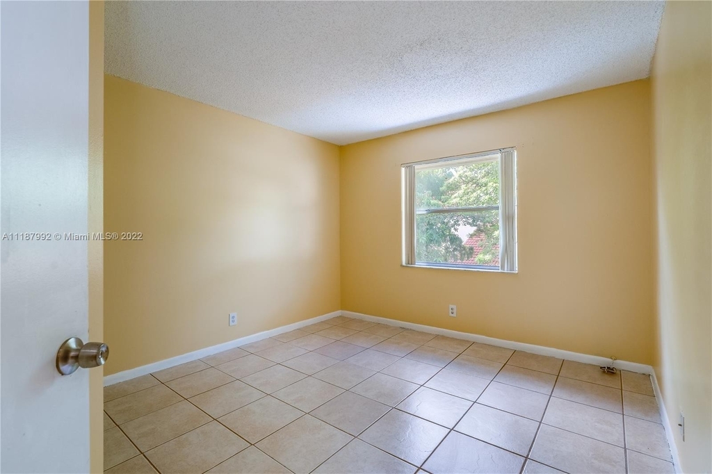 11441 Nw 41st St - Photo 5