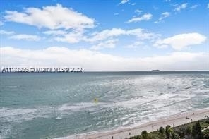 5555 Collins Ave - Photo 4