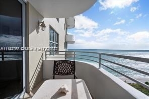 5555 Collins Ave - Photo 2