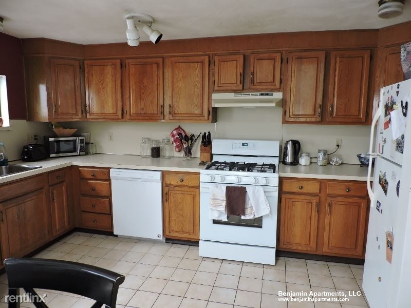 341 Summer St 2r - Photo 1