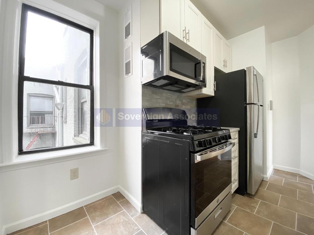 81 Cabrini Boulevard - Photo 9