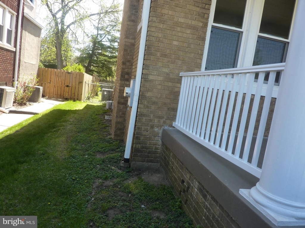 1736 Nw Webster St Nw - Photo 3
