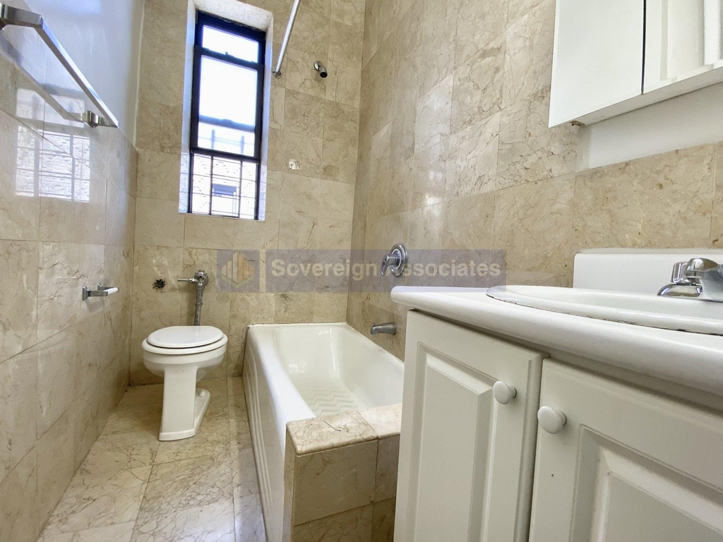 282 Cabrini Boulevard - Photo 5